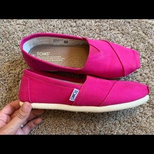 Magenta Toms